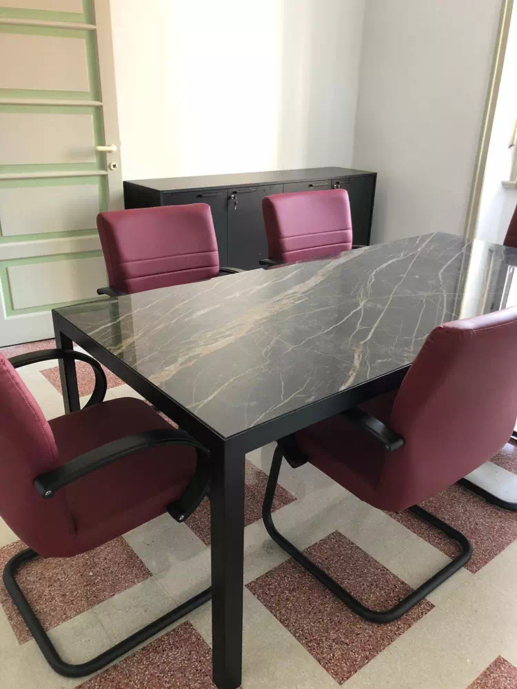 tavolo in marmo per meeting
