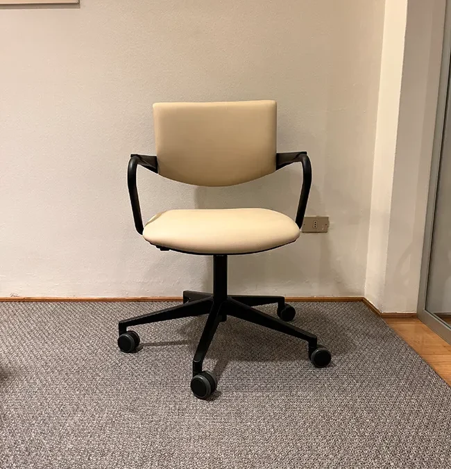Sedia in ecopelle